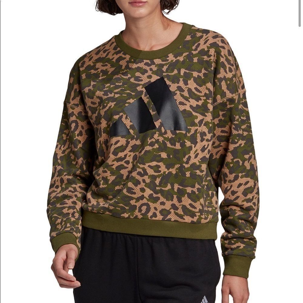 ⭐️Adidas Cropped Leopard Print Sweatshirt